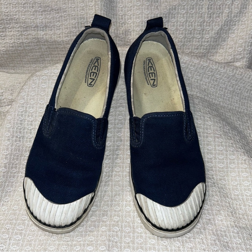 Blue canvas KEEN size 8 in women slip on shoes